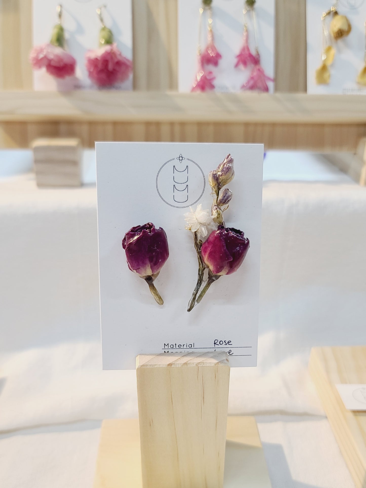 Rose x Ammobium Stud Earrings
