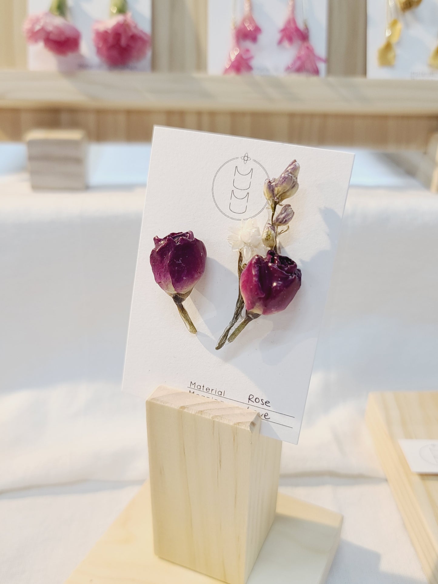 Rose x Ammobium Stud Earrings