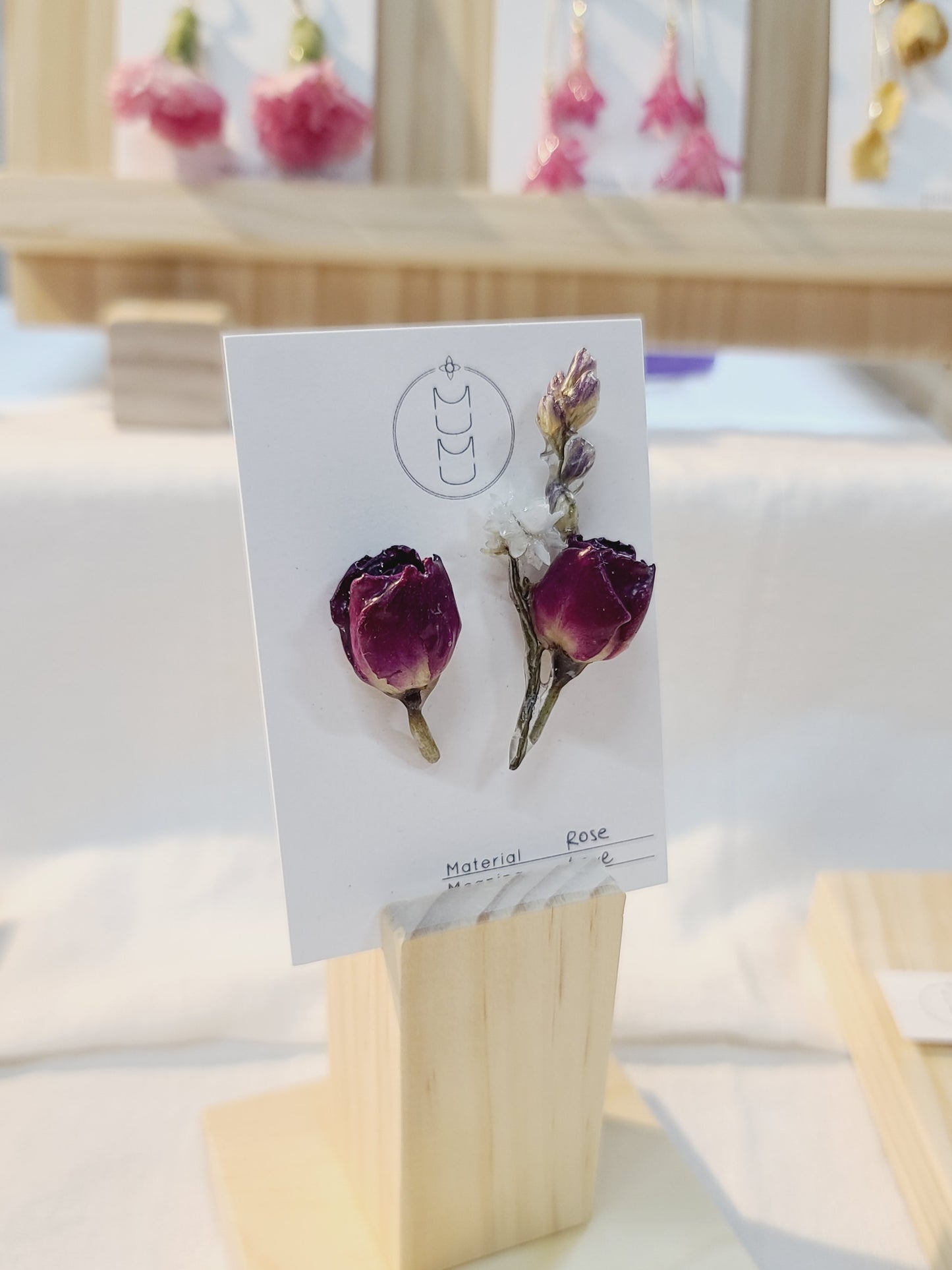 Rose x Ammobium Stud Earrings