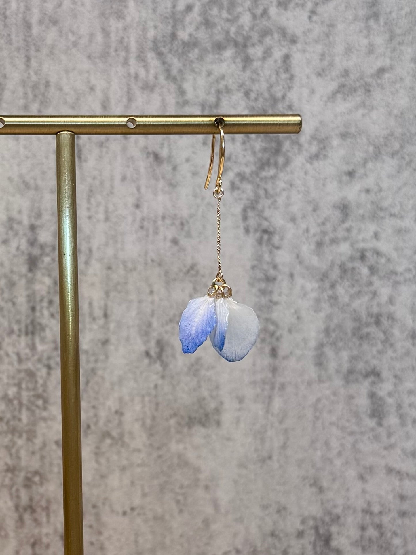Hydrangea petal ~short dangle~